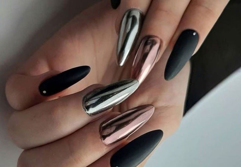 Huyền bí với mẫu nail tráng gương sắc tối bí ẩn 