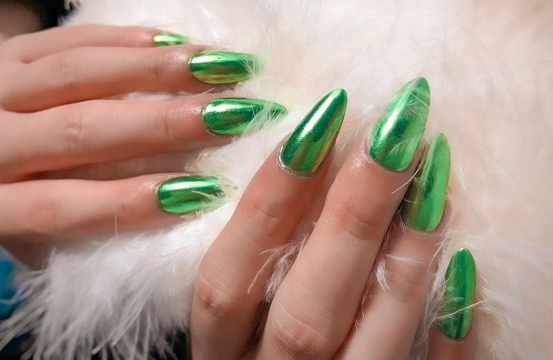 Cấc mẫu nail tráng gương đẹp màu xanh lá tươi mát 